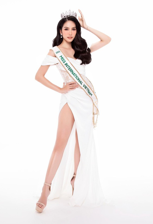 Á hậu Phương Anh đọ nhan sắc đỉnh cao với Hoa hậu Quốc tế 2019 trong tà áo dài Việt Nam - Ảnh 10.