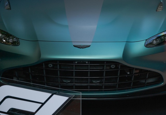 Cận cảnh những trang bị khủng trên Aston Martin Vantage F1 Edition giá gần 19 tỷ đồng tại Việt Nam - Ảnh 3.
