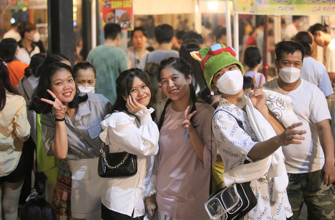  Lễ hội đường phố, chợ đêm lớn nhất Đà Nẵng ken đặc khách tối cuối tuần - Ảnh 21.