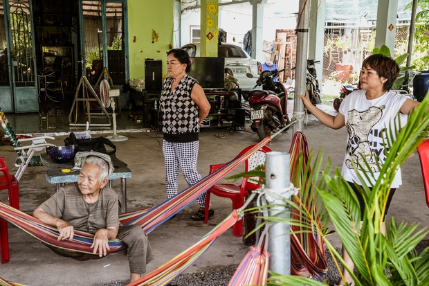 Về Tây Ninh nghe hàng xóm hóng chuyện Tân Hoa hậu: Trước HHen Niê ngồi máy cày, giờ Ngọc Châu đi xe bò diễu hành là vui nữa - Ảnh 10.