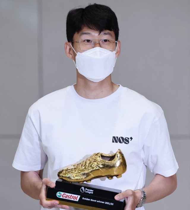 Thương hiệu thời trang của cầu thủ Son Heung Min cháy hàng, giá bán lại cao hơn giá gốc - Ảnh 1.