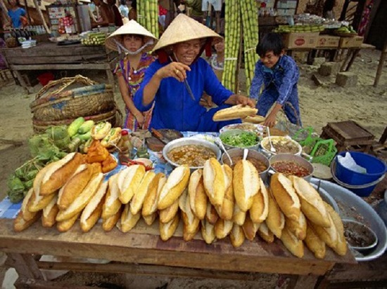  Những tiệm bánh mì thơm ngon “số dzách” ở Việt Nam được báo nước ngoài khen ngợi hết lời, khách Tây ghé mua nườm nượp  - Ảnh 18.