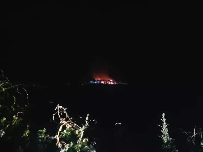 Trụ sở UBND xã ở Quảng Nam cháy ngùn ngụt - Ảnh 1. Trụ sở UBND xã ở Quảng Nam cháy ngùn ngụt - Ảnh 1.