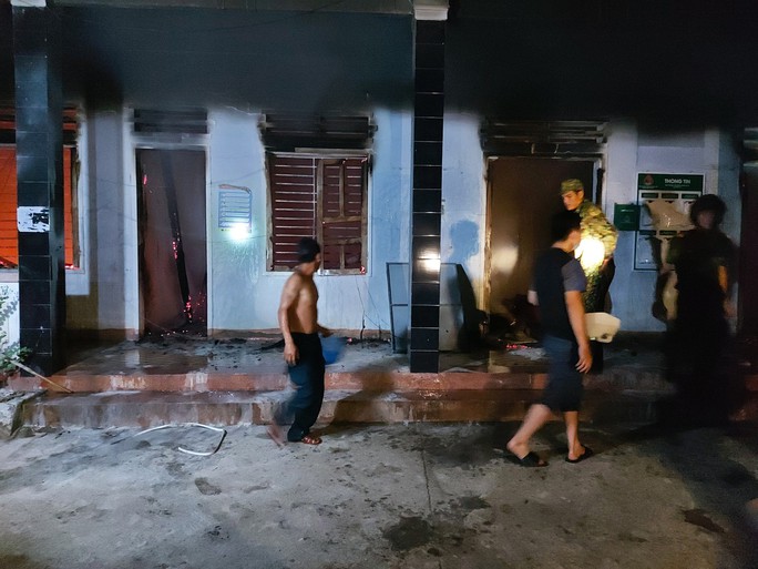 Trụ sở UBND xã ở Quảng Nam cháy ngùn ngụt - Ảnh 4. Trụ sở UBND xã ở Quảng Nam cháy ngùn ngụt - Ảnh 4.