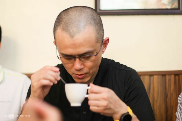  Quán cà phê trứng nơi tỷ phú CZ ghé thăm: Món đặc sản lịch sử hơn 70 năm của đất Hà Nội  - Ảnh 1.