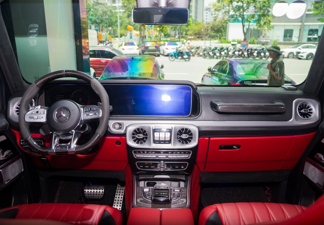 Chiếc Mercedes-AMG G 63 sở hữu hộp vuông lạ sau lưng có giá lên tới gần 14 tỷ đồng tại Việt Nam - Ảnh 19.