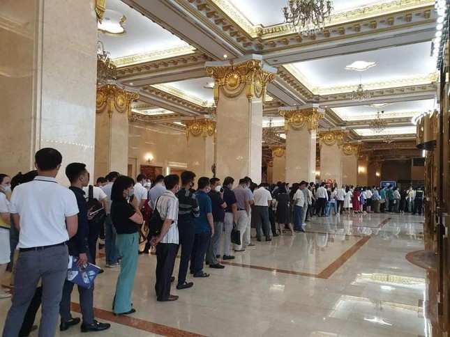  Nguy cơ thổi giá, bỏ cọc sau những phiên đấu giá đất ven đô cao ngất  - Ảnh 2.