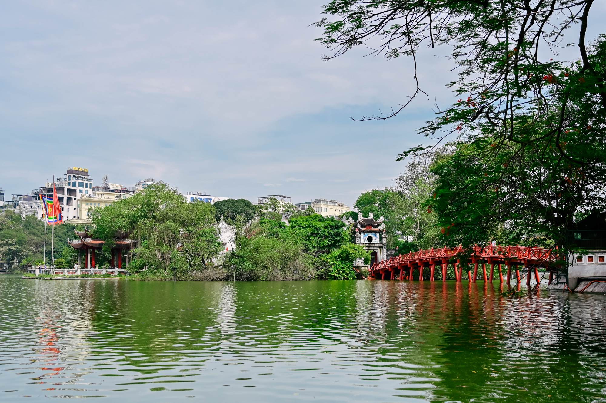 Những đảo đặc biệt ở Hà Nội: Nơi có tháp biểu tượng, nơi có chùa cổ nhất Thủ đô - Ảnh 3. Những đảo đặc biệt ở Hà Nội: Nơi có tháp biểu tượng, nơi có chùa cổ nhất Thủ đô - Ảnh 3.