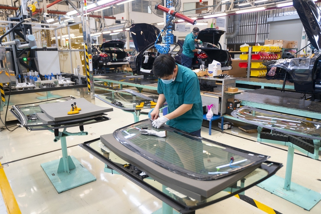  Bên trong nhà máy Mercedes-Benz Việt Nam vừa khoác áo mới 33 triệu USD, sở hữu 6 công nghệ sản xuất - lắp ráp xe sang hiện đại nhất thế giới  - Ảnh 18.