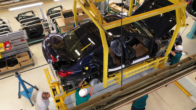  Bên trong nhà máy Mercedes-Benz Việt Nam vừa khoác áo mới 33 triệu USD, sở hữu 6 công nghệ sản xuất - lắp ráp xe sang hiện đại nhất thế giới  - Ảnh 25.