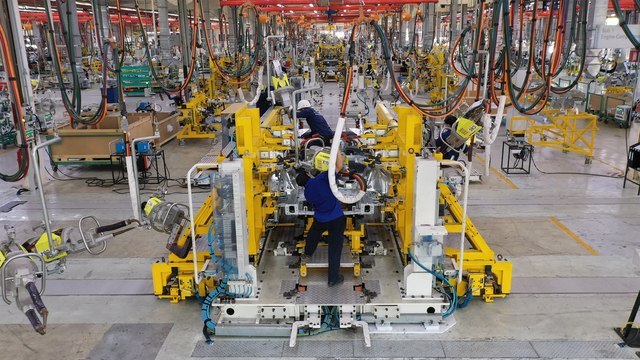 Bên trong nhà máy Mercedes-Benz Việt Nam vừa khoác áo mới 33 triệu USD, sở hữu 6 công nghệ sản xuất - lắp ráp xe sang hiện đại nhất thế giới - Ảnh 3.