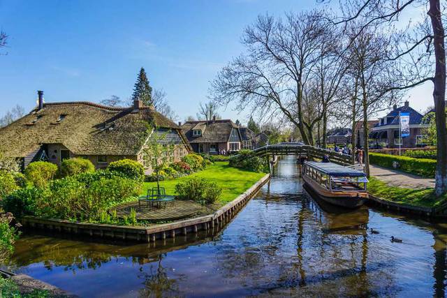 Tháng 6 này, hãy khám phá vẻ đẹp của ngôi làng đẹp nhất Hà Lan ...