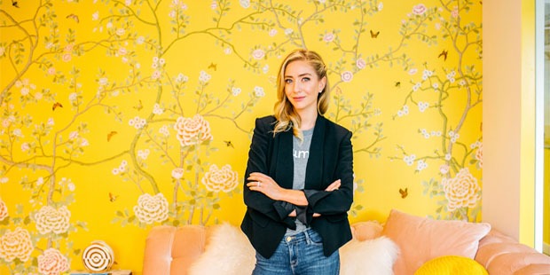 Whitney Wolfe Herd: Từ nữ sinh bán túi để gây quỹ đến nữ doanh nhân giàu nhất hành tinh - Ảnh 1.