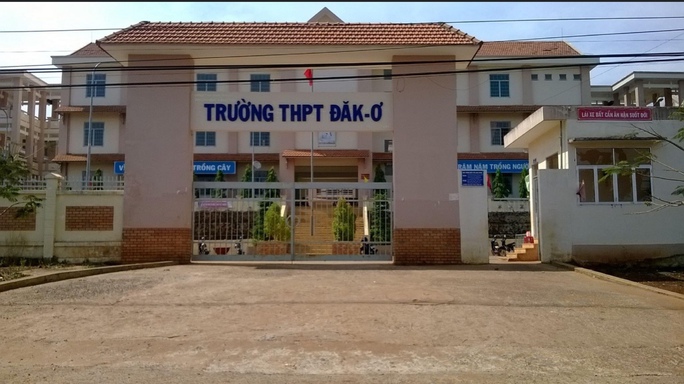  Một hiệu trưởng tử vong nghi rơi từ tầng 3 xuống  - Ảnh 1.