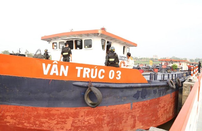 Ông trùm xăng lậu mua chuộc loạt sỹ quan Cảnh sát biển, Biên phòng, CSGT như nào? - Ảnh 1. Ông trùm xăng lậu mua chuộc loạt sỹ quan Cảnh sát biển, Biên phòng, CSGT như nào? - Ảnh 1.