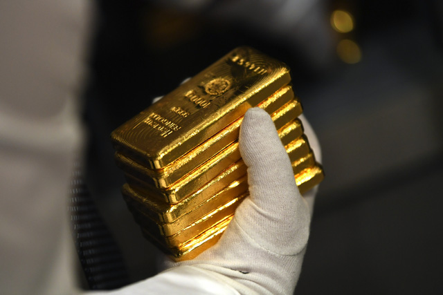 Mỗi lượng vàng trong nước đắt hơn thế giới gần 19 triệu đồng - Ảnh 1.