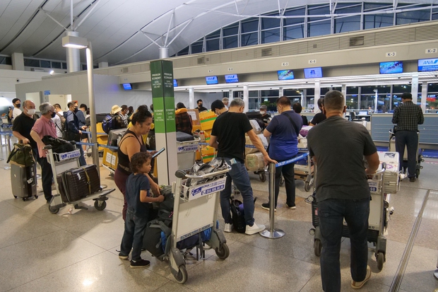  Ga quốc tế Tân Sơn Nhất hồi sinh sau đại dịch: Khách du lịch nhộn nhịp ngày đêm - Ảnh 11.
