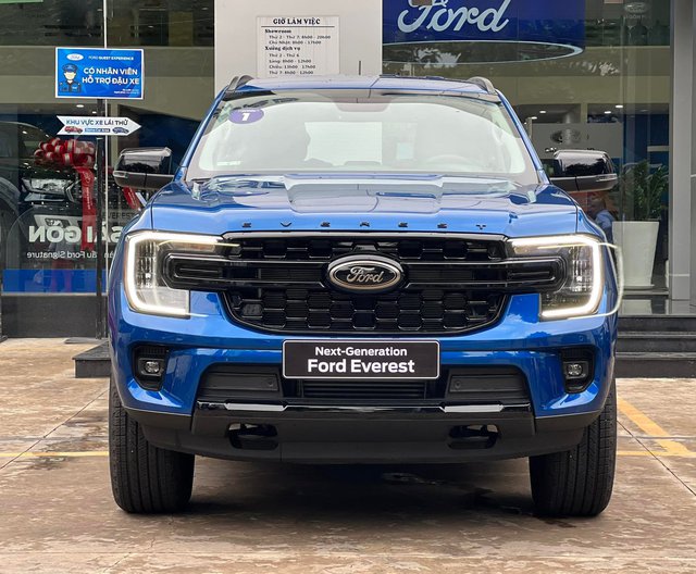 Ford Everest 2022 ồ ạt về đại lý, khách hàng muốn nhận xe sớm phải chấp nhận bia kèm lạc cả trăm triệu đồng - Ảnh 3.