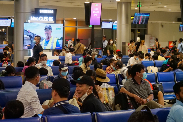  Ga quốc tế Tân Sơn Nhất hồi sinh sau đại dịch: Khách du lịch nhộn nhịp ngày đêm - Ảnh 14.