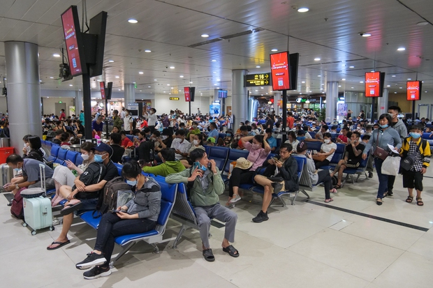  Ga quốc tế Tân Sơn Nhất hồi sinh sau đại dịch: Khách du lịch nhộn nhịp ngày đêm - Ảnh 16.