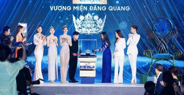 Cận cảnh vương miện đắt đỏ và quyền trượng giản dị của Miss World Vietnam 2022 - Ảnh 2.