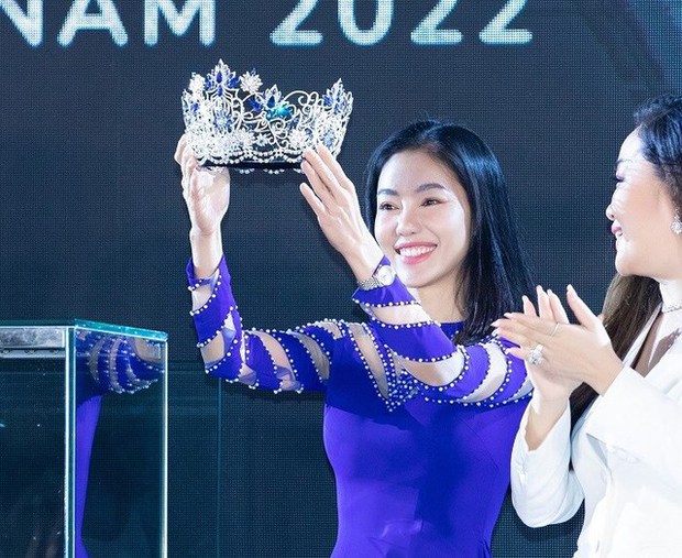 Cận cảnh vương miện đắt đỏ và quyền trượng giản dị của Miss World Vietnam 2022 - Ảnh 3.