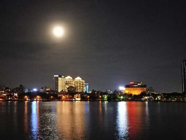  Siêu trăng sấm xuất hiện tại Việt Nam, nhiều người thích thú chia sẻ ảnh trên MXH - Ảnh 1.
