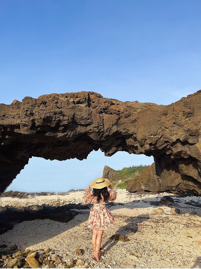 4 điểm “sống ảo” cực chất ở Lý Sơn khiến giới trẻ thích mê: Toàn tuyệt tác thiên nhiên, lên ảnh đẹp sững sờ - Ảnh 2.