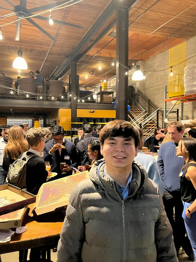 Từng mù Tiếng Anh, chàng trai 27 tuổi trở thành Thạc sĩ 3 trường ĐH Mỹ: Mong lập công ty để giúp đỡ trẻ em nghèo Việt Nam - Ảnh 2. Từng mù Tiếng Anh, chàng trai 27 tuổi trở thành Thạc sĩ 3 trường ĐH Mỹ: Mong lập công ty để giúp đỡ trẻ em nghèo Việt Nam - Ảnh 2.