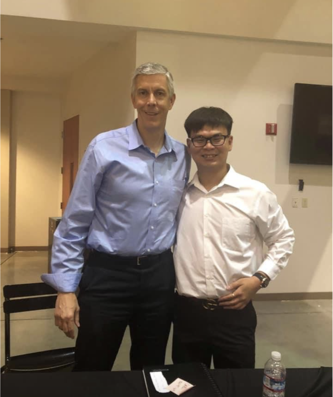 Từng mù Tiếng Anh, chàng trai 27 tuổi trở thành Thạc sĩ 3 trường ĐH Mỹ: Mong lập công ty để giúp đỡ trẻ em nghèo Việt Nam - Ảnh 5. Từng mù Tiếng Anh, chàng trai 27 tuổi trở thành Thạc sĩ 3 trường ĐH Mỹ: Mong lập công ty để giúp đỡ trẻ em nghèo Việt Nam - Ảnh 5.