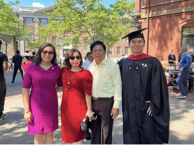 Từng mù Tiếng Anh, chàng trai 27 tuổi trở thành Thạc sĩ 3 trường ĐH Mỹ: Mong lập công ty để giúp đỡ trẻ em nghèo Việt Nam - Ảnh 6. Từng mù Tiếng Anh, chàng trai 27 tuổi trở thành Thạc sĩ 3 trường ĐH Mỹ: Mong lập công ty để giúp đỡ trẻ em nghèo Việt Nam - Ảnh 6.