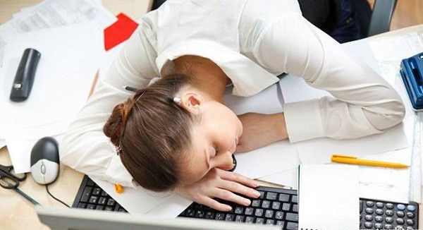 2 kiểu ngủ trưa rất nguy hiểm, có thể gây nhồi máu não nhưng nhiều người mắc - Ảnh 2.