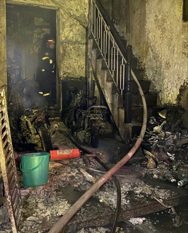  Hà Nội: Cháy tại ngôi nhà 5 tầng ở quận Hoàn Kiếm, 4 người may mắn được cứu thoát - Ảnh 1.