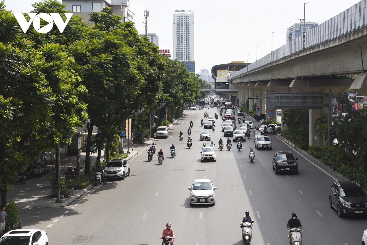 Đến hạn phân làn trên đường Nguyễn Trãi, mọi thứ vẫn chưa có gì thay đổi - Ảnh 1.