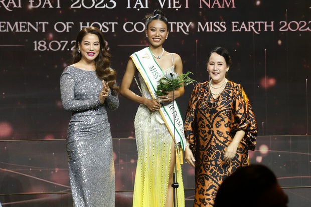 Họp báo đăng cai Hoa hậu Trái Đất 2023: Nông Thuý Hằng lộ diện, không phải là đại diện Việt Nam chinh chiến quốc tế! - Ảnh 3.