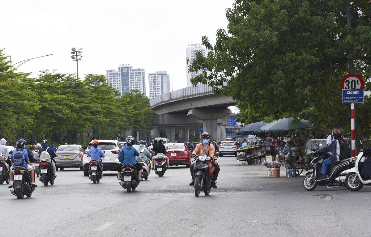 Đến hạn phân làn trên đường Nguyễn Trãi, mọi thứ vẫn chưa có gì thay đổi - Ảnh 4.