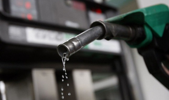 Chính phủ yêu cầu sớm báo cáo phương án giảm thuế xăng dầu - Ảnh 1.