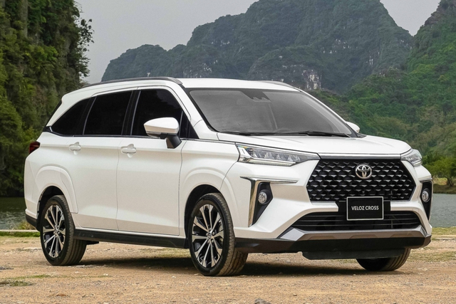 Toyota Veloz Cross tăng giá 10 triệu đồng từ tháng 8 - Khách hàng chờ nhận xe rơi vào cảnh hoang mang - Ảnh 1.
