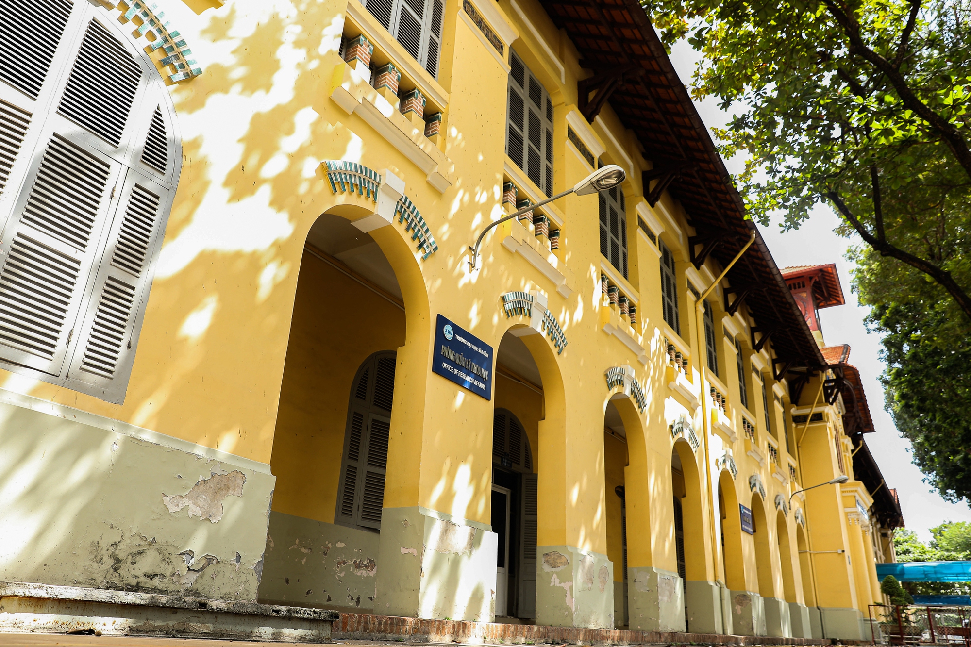 Trường Đại học có giảng đường trăm tuổi, pha trộn nét Á - Âu ở TP.HCM - Ảnh 4. Trường Đại học có giảng đường trăm tuổi, pha trộn nét Á - Âu ở TP.HCM - Ảnh 4.