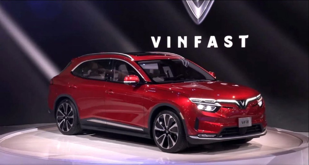 VinFast lần đầu cho người dùng chạy thử xe điện VF8 tại Việt Nam
