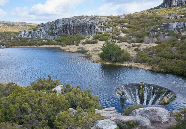Lý giải bí ẩn về đường đến địa ngục giữa lòng hồ Laca Serra da Estrela ở Bồ Đào Nha - Ảnh 2.