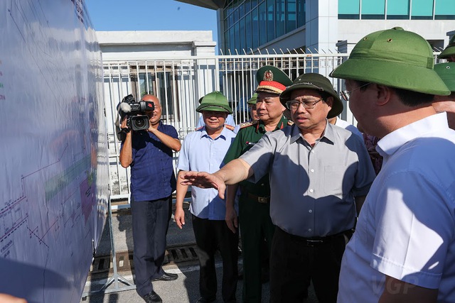 Thủ tướng khảo sát thực địa một số dự án giao thông lớn tại Nghệ An - Ảnh 1.