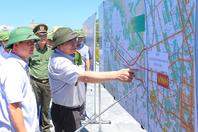 Thủ tướng khảo sát thực địa một số dự án giao thông lớn tại Nghệ An - Ảnh 8.