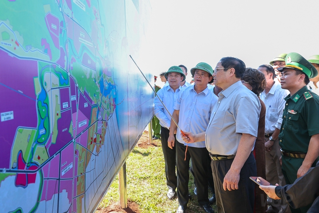 Thủ tướng khảo sát thực địa một số dự án giao thông lớn tại Nghệ An - Ảnh 4.