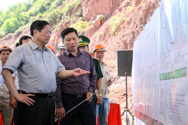 Thủ tướng khảo sát thực địa một số dự án giao thông lớn tại Nghệ An - Ảnh 6.