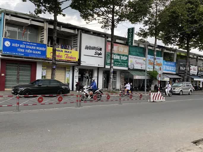  Tỉnh ủy Tiền Giang chỉ đạo nóng vụ cán bộ về hưu giữ nhà công vụ  - Ảnh 1.