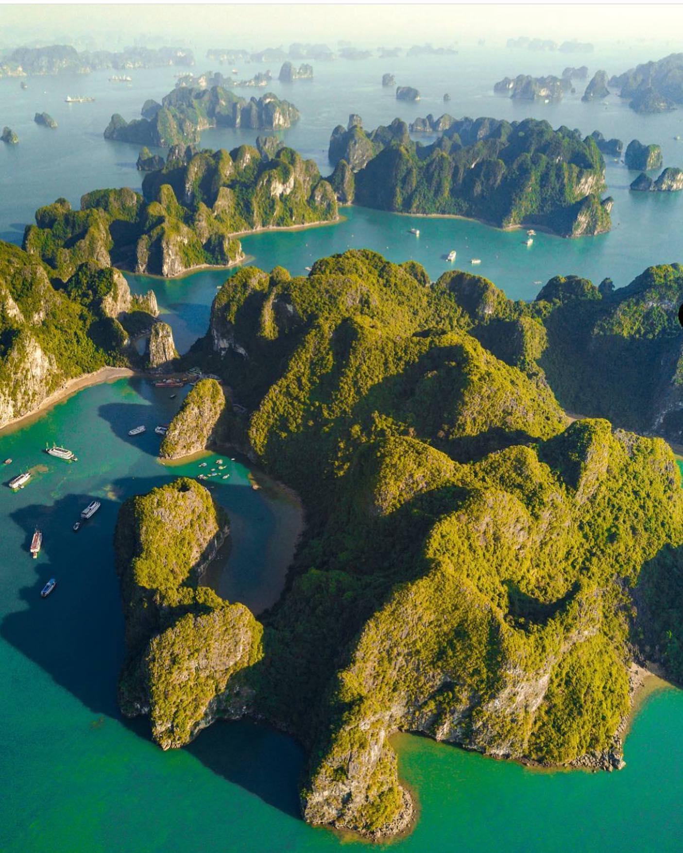 Vịnh của Việt Nam được trang du lịch nước ngoài khen ngợi: Địa điểm tham quan đẹp hàng đầu Đông Nam Á, chưa đi thì quá tiếc - Ảnh 3.
