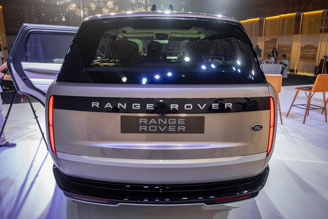 Range Rover 2022 ra mắt Việt Nam: Giá từ 11,9 tỷ đồng, nhiều tiện nghi ghế VIP, lựa chọn sang xịn ngang tầm Mercedes-AMG G 63 - Ảnh 2.