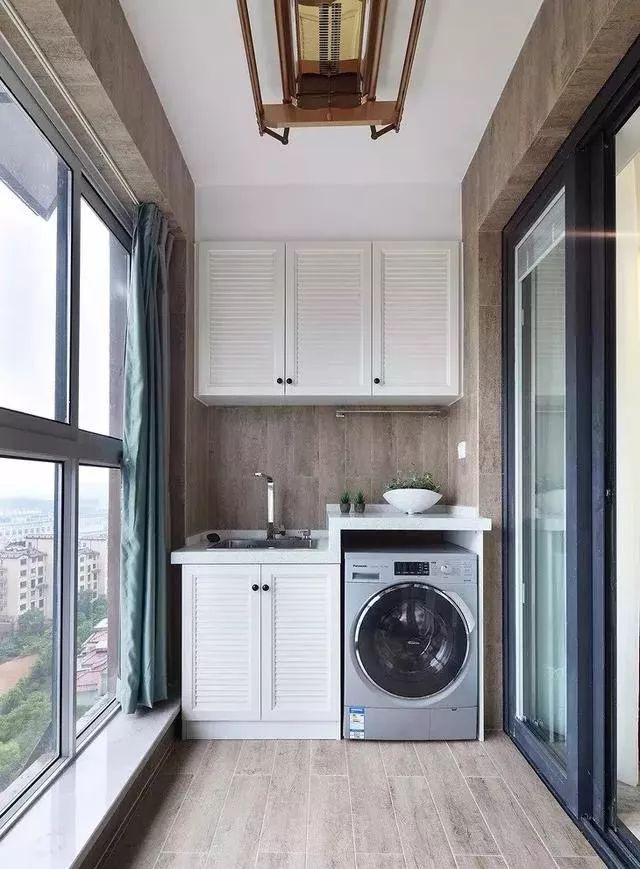 Tận dụng ban công để máy giặt, giải pháp hay cho những người ở nhà chung cư - Ảnh 2.