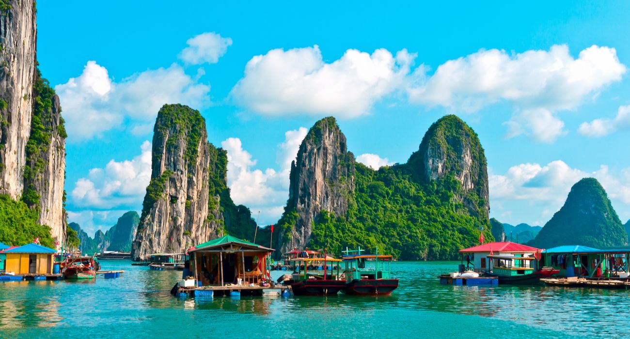 Vịnh của Việt Nam được trang du lịch nước ngoài khen ngợi: Địa điểm tham quan đẹp hàng đầu Đông Nam Á, chưa đi thì quá tiếc - Ảnh 1.